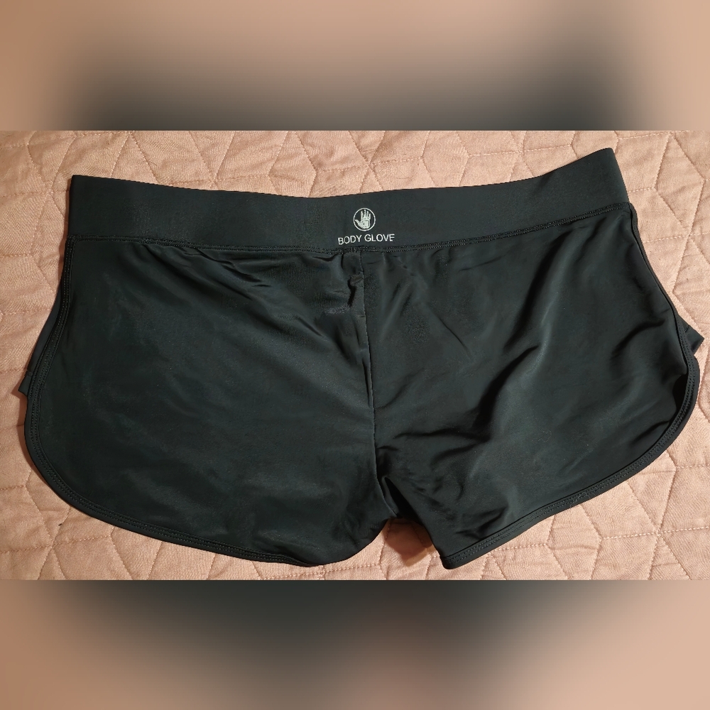 NEVER WORN Body Glove XL running shorts